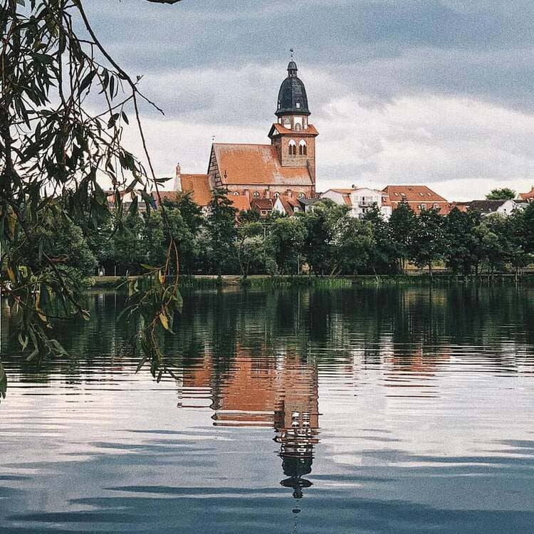 Bbpy Blick Auf St Marien Kirche Tiefwarensee In Waren Mueritz